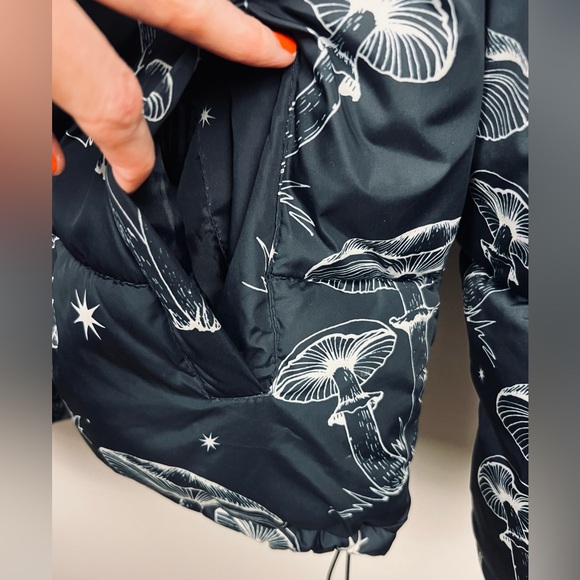 Mushroom Print Puffer Jacket · Black · Forever 21 · Men’s Size M - Picture 8 of 16